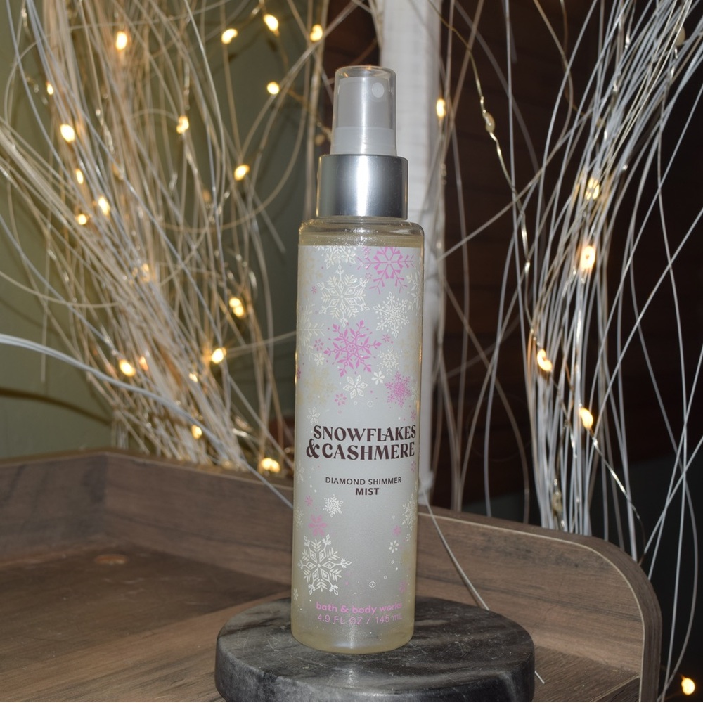 Bath & Body Works Snowflakes & Cashmere Diamond Shimmer NEW